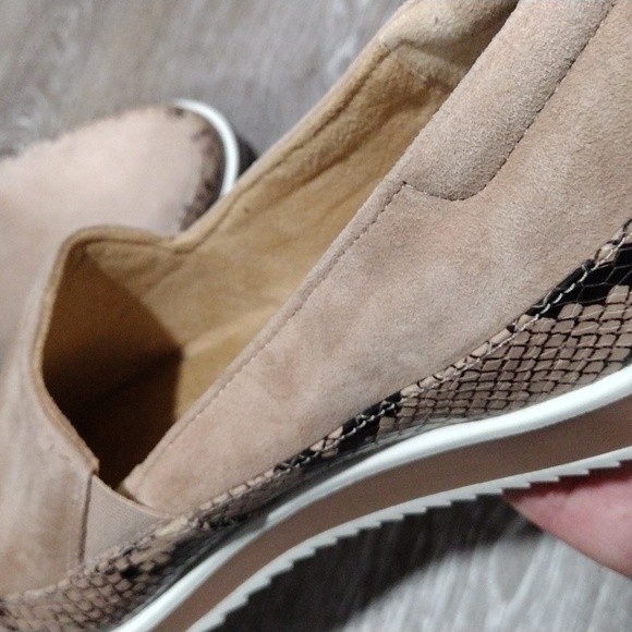Naturalizer tan suede loafers with python print leather trim. Size 9.5 Wide - Picture 7 of 14